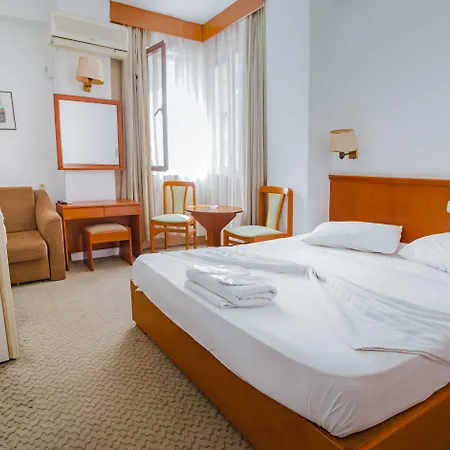 Hotel Gueleryuez 2 2*