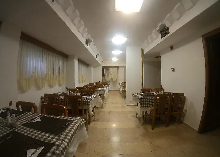 Hotel Gueleryuez 2 2*