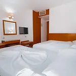 호텔 Gueleryuez 2
