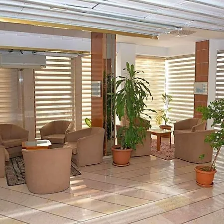 Hotel Gueleryuez 2 2*
