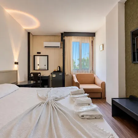 Hotel Gueleryuez 2 2*