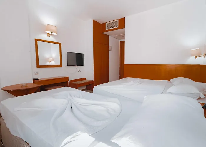 Hotel Gueleryuez 2