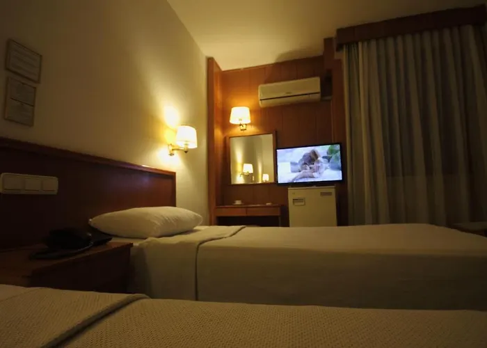 Hotel Gueleryuez 2 2*