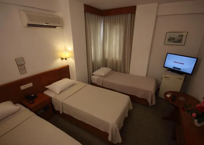 Hotel Gueleryuez 2 2*