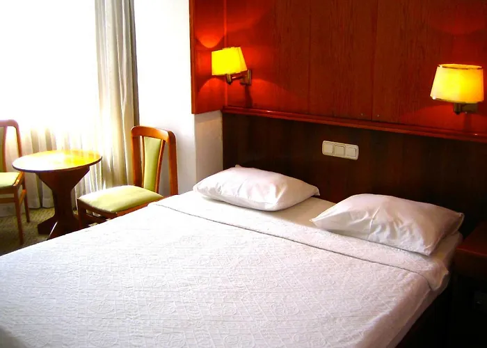 Hotel Gueleryuez 2 2*