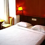 فندق Gueleryuez 2 2*