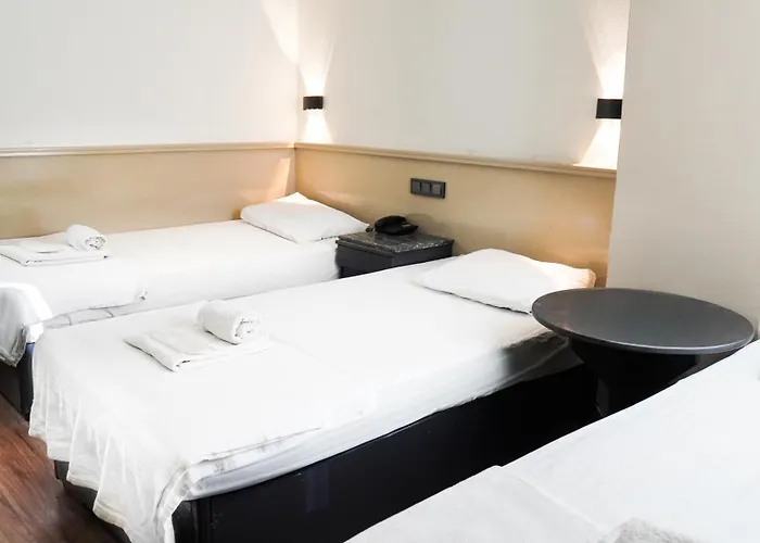 Gueleryuez 2 Hotell