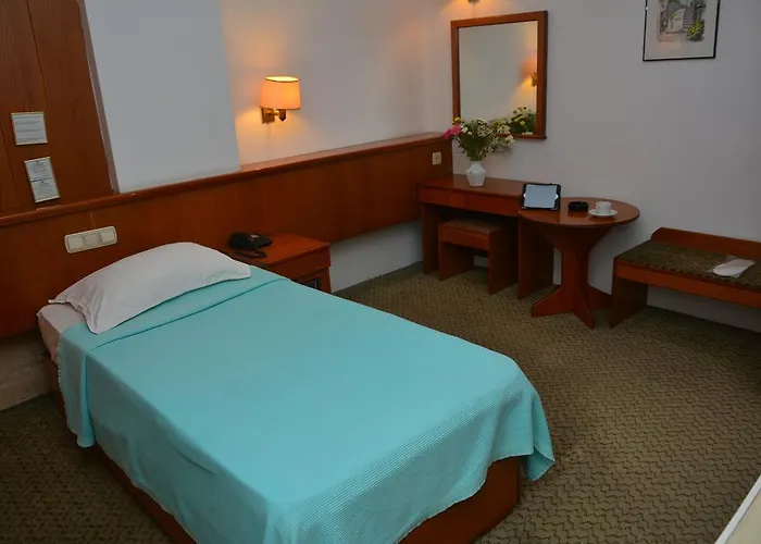 Gueleryuez 2 2* Antalya