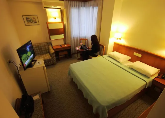 Hotell Gueleryuez 2 2*