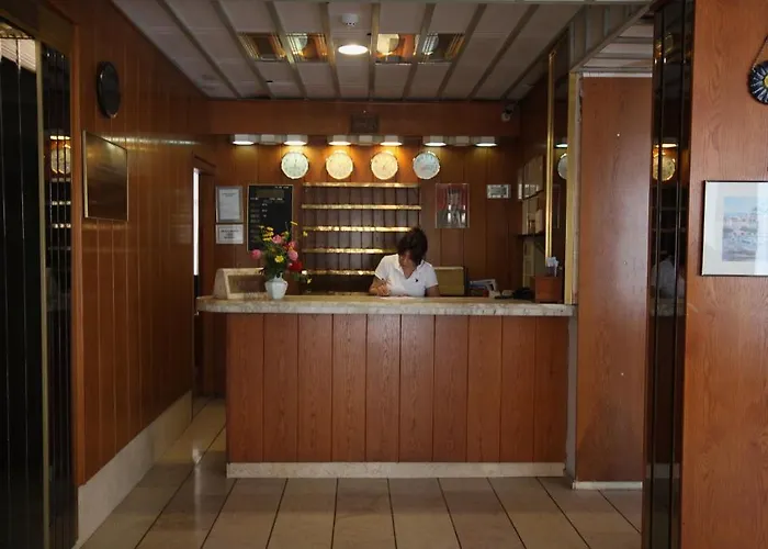 Gueleryuez 2 Hotell