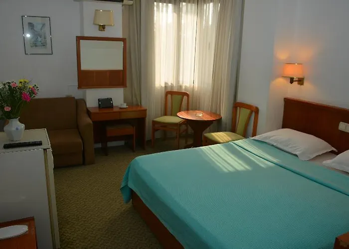 Hotell Gueleryuez 2 2*