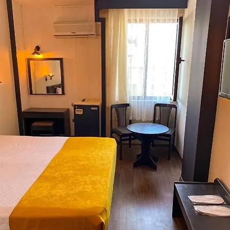 Hotel Gueleryuez 2 2*