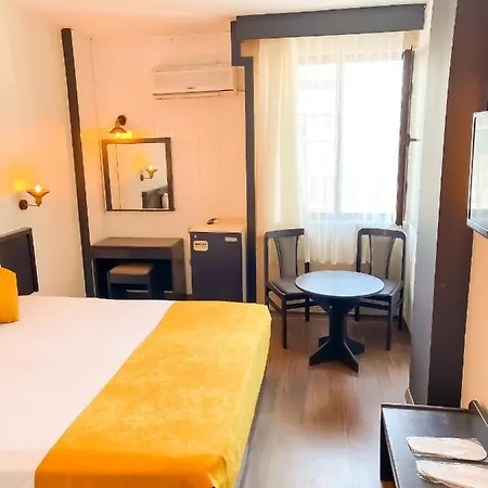 Hotel Gueleryuez 2 2*