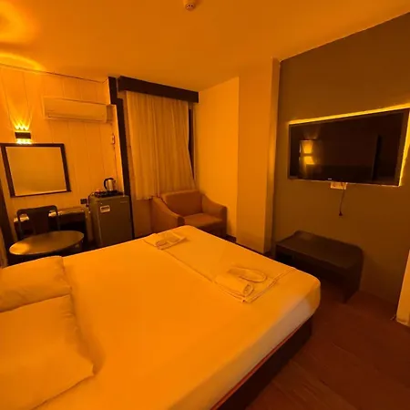 Hotel Gueleryuez 2 2*