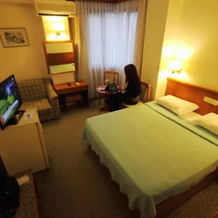 Hotel Gueleryuez 2 2*