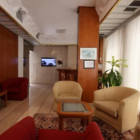 Hotel Gueleryuez 2 2*