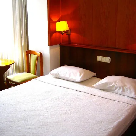 Hotel Gueleryuez 2 2*